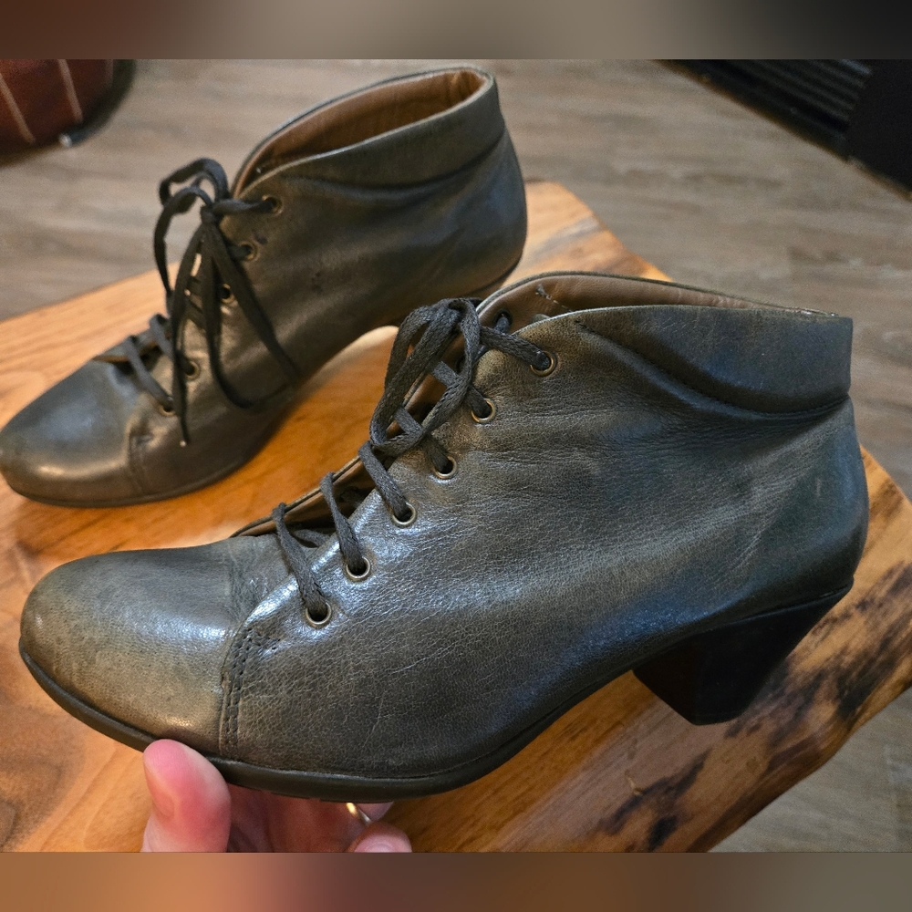 ✨️HOST PICK✨️ Lili Mill Made In Italy Olive Green Leather Lace-Up Ankle Booties - Picture 3 of 9